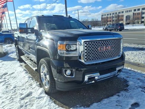 Used 2017 GMC Sierra 2500 Denali image 3
