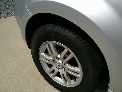 Used 2010 Mercury Mariner Premier image 12