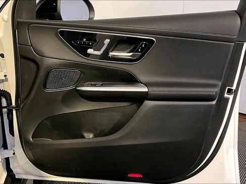 Used 2025 Mercedes-Benz GLC 300 4MATIC image 23