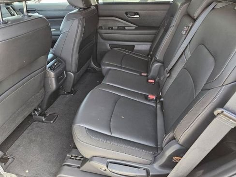 Certified 2025 Nissan Pathfinder SL AWD/4WD image 18