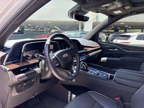 Used 2024 Cadillac Escalade Premium Luxury w/ Performance Package AWD/4WD image 12