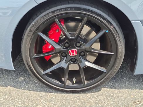 Used 2025 Honda Civic Type R image 12