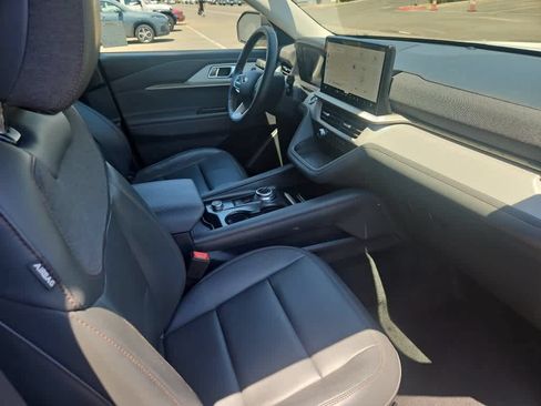 Used 2025 Ford Explorer Active w/ Active Comfort Package RWD image 14