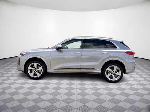 Used 2025 Audi Q5 Premium Plus w/ Premium Plus AWD/4WD image 2