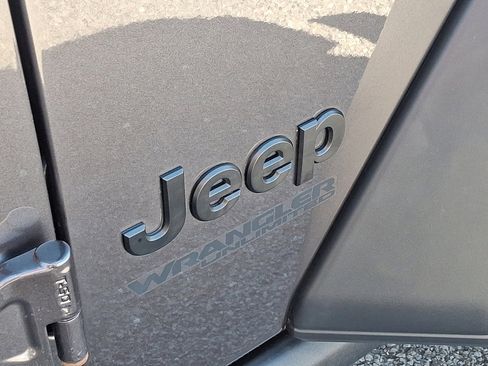 Used 2021 Jeep Wrangler Unlimited Sport image 16