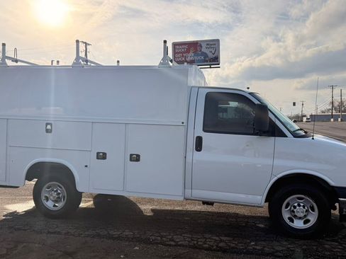 Used 2020 Chevrolet Express 3500 w/ Power Convenience Package image 6