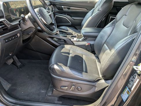 Used 2025 Kia Telluride S FWD image 25