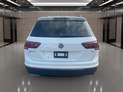 Used 2018 Volkswagen Tiguan SE w/ Panoramic Sunroof Package image 8