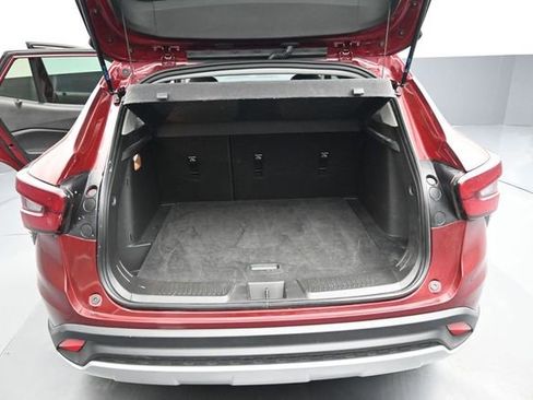 Used 2025 Chevrolet Trax LT FWD image 19