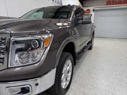 Used 2018 Nissan Titan Platinum Reserve w/ Platinum Utility Package image 10