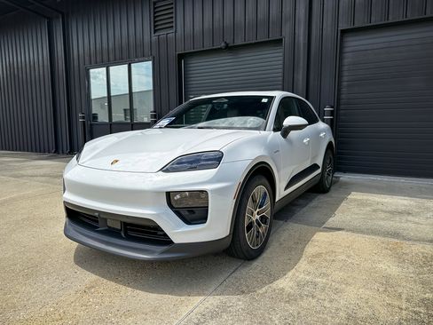 Certified 2025 Porsche Macan Electric RWD image 1