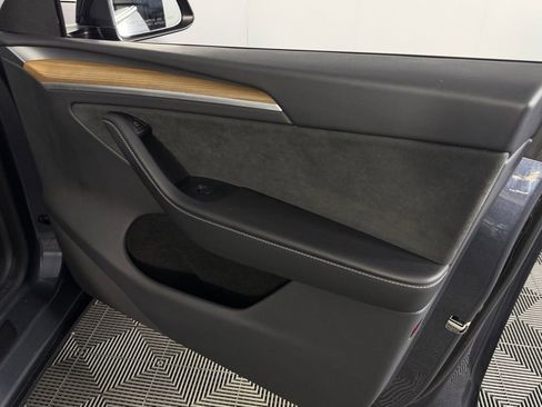 Used 2024 Tesla Model Y Long Range image 33