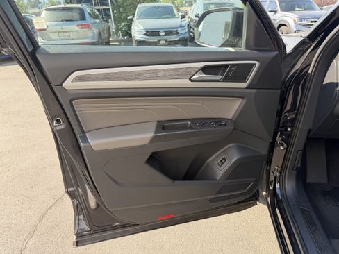 Used 2023 Volkswagen Atlas Cross Sport SE w/ Panoramic Sunroof Package AWD/4WD image 8