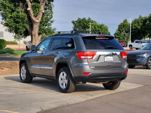 Used 2013 Jeep Grand Cherokee Laredo AWD/4WD image 3