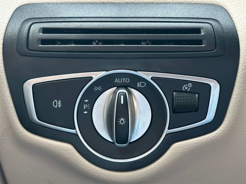 Used 2020 Mercedes-Benz GLC 300 4MATIC image 21