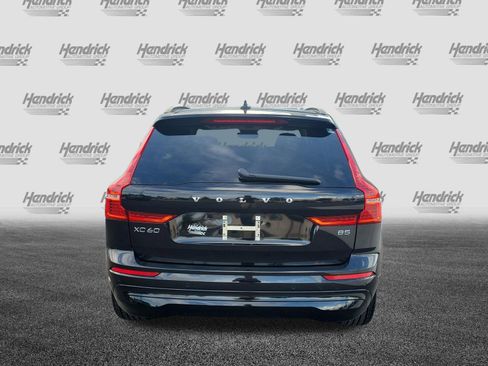 Used 2022 Volvo XC60 B5 Momentum w/ Advanced Package FWD image 6