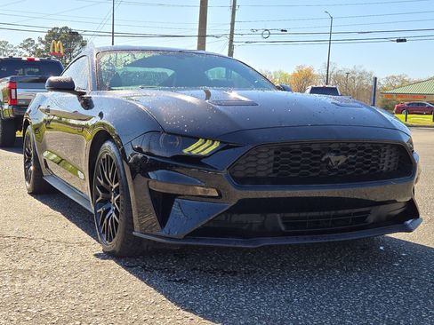 Used 2020 Ford Mustang Premium image 5