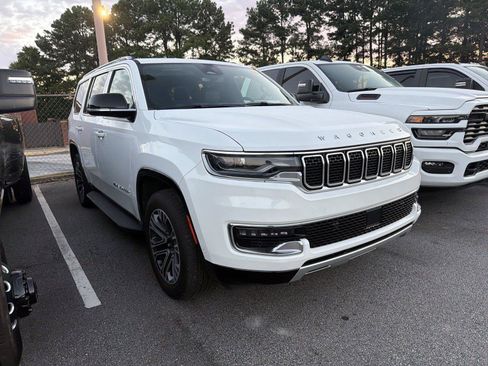 Used 2024 Jeep Wagoneer Series II w/ Flexible Seating Group RWD image 3