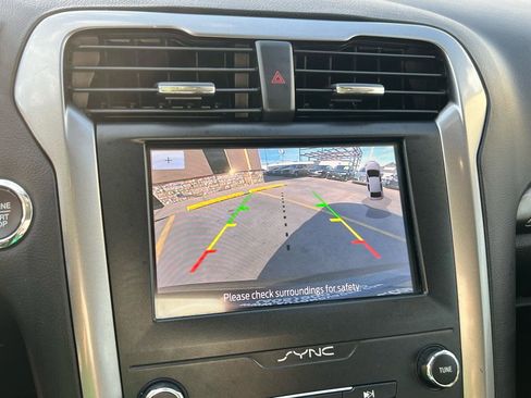 Used 2020 Ford Fusion SE FWD image 19