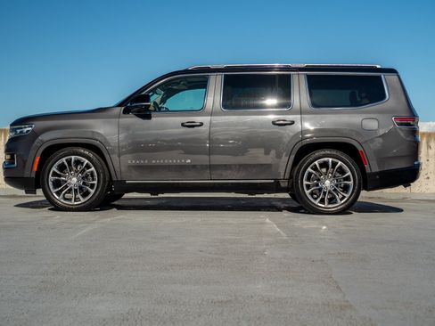Used 2023 Jeep Grand Wagoneer Series II AWD/4WD image 3