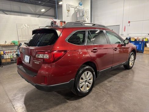 Used 2017 Subaru Outback 2.5i Premium image 5