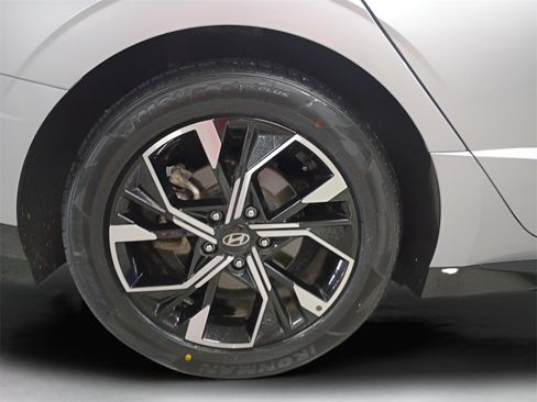 Certified 2025 Hyundai Sonata SEL image 30