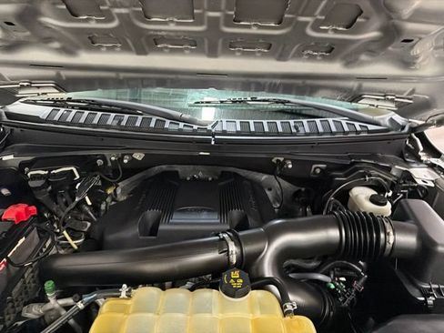 Used 2018 Ford Expedition XLT AWD/4WD image 25
