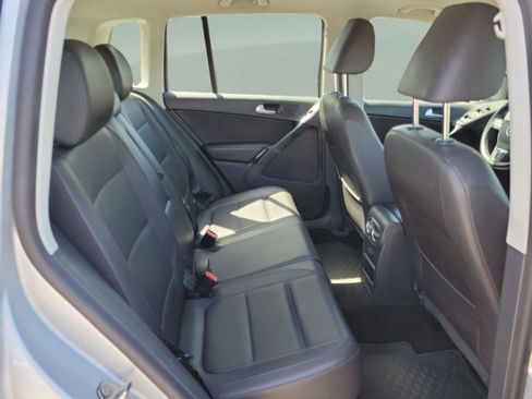 Used 2017 Volkswagen Tiguan S image 25