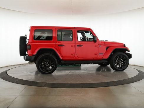 Used 2025 Jeep Wrangler Unlimited Sahara image 6