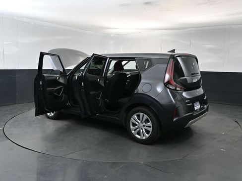 Used 2023 Kia Soul LX FWD image 28