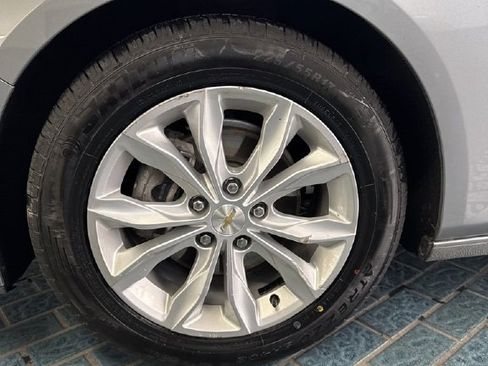 Used 2025 Chevrolet Malibu LT image 2