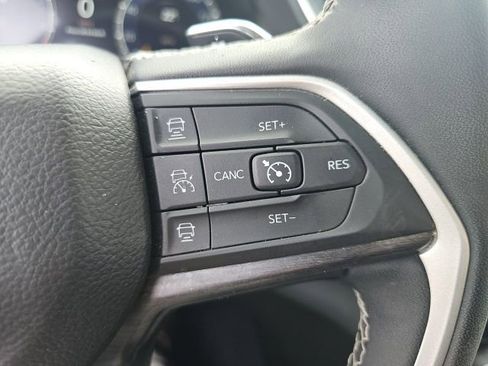 Used 2023 Jeep Grand Cherokee L Limited w/ Black Appearance Package image 24