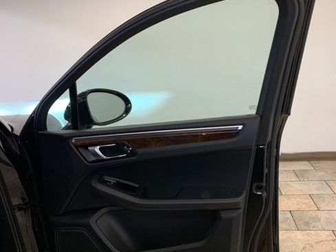 Used 2022 Porsche Macan S image 47