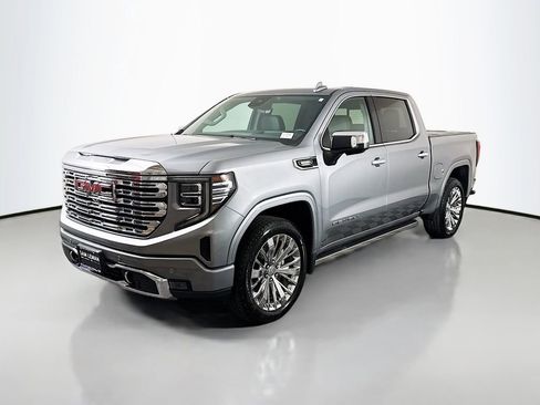 Used 2023 GMC Sierra 1500 Denali w/ Technology Package AWD/4WD image 3