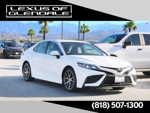Used 2022 Toyota Camry SE w/ Carpet Mat Package (TMS) FWD image 1