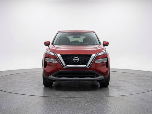Used 2025 Nissan Rogue SV image 2