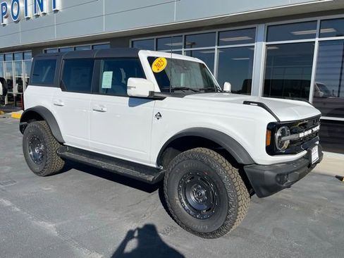 New 2025 Ford Bronco Outer Banks w/ Sasquatch Package image 9