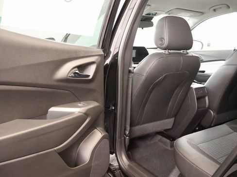 New 2026 Chevrolet Trax LT w/ LT Convenience Package FWD image 24