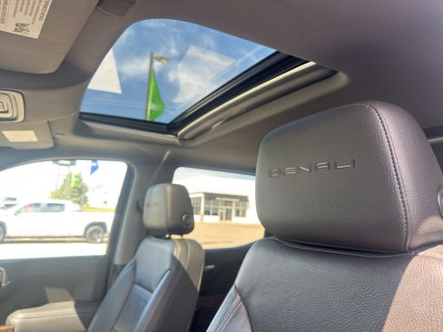 Used 2020 GMC Sierra 1500 Denali w/ Denali Ultimate Package AWD/4WD image 9
