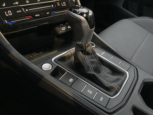 Used 2025 Volkswagen Jetta SE FWD image 24
