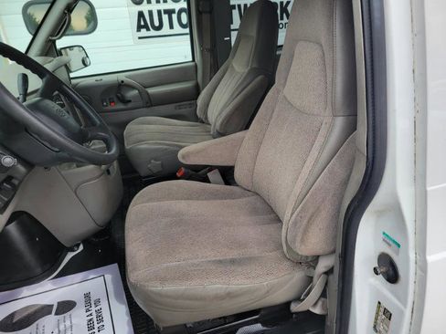 Used 2005 Chevrolet Astro w/ Convenience Package RWD image 12