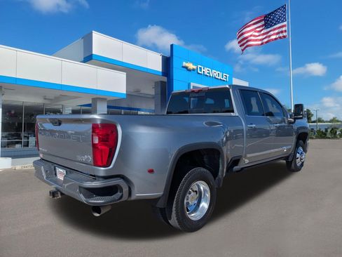 Used 2024 Chevrolet Silverado 3500 High Country w/ High Country Premium Package image 4