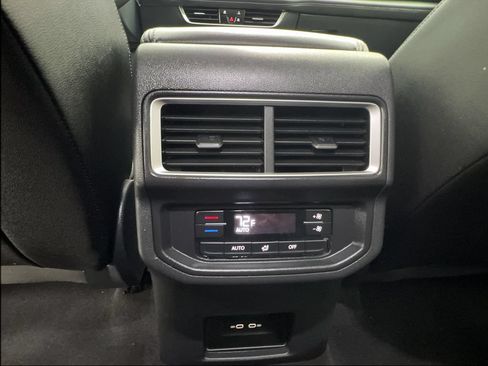 Used 2025 Volkswagen Atlas SE FWD image 35