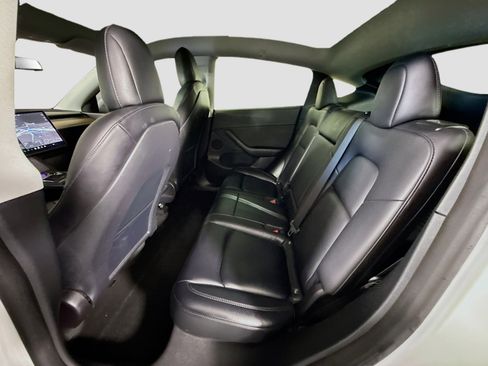 Used 2021 Tesla Model Y Long Range image 24