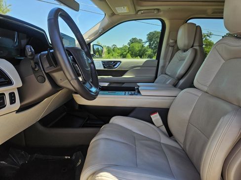 Used 2021 Lincoln Navigator Reserve AWD/4WD image 13