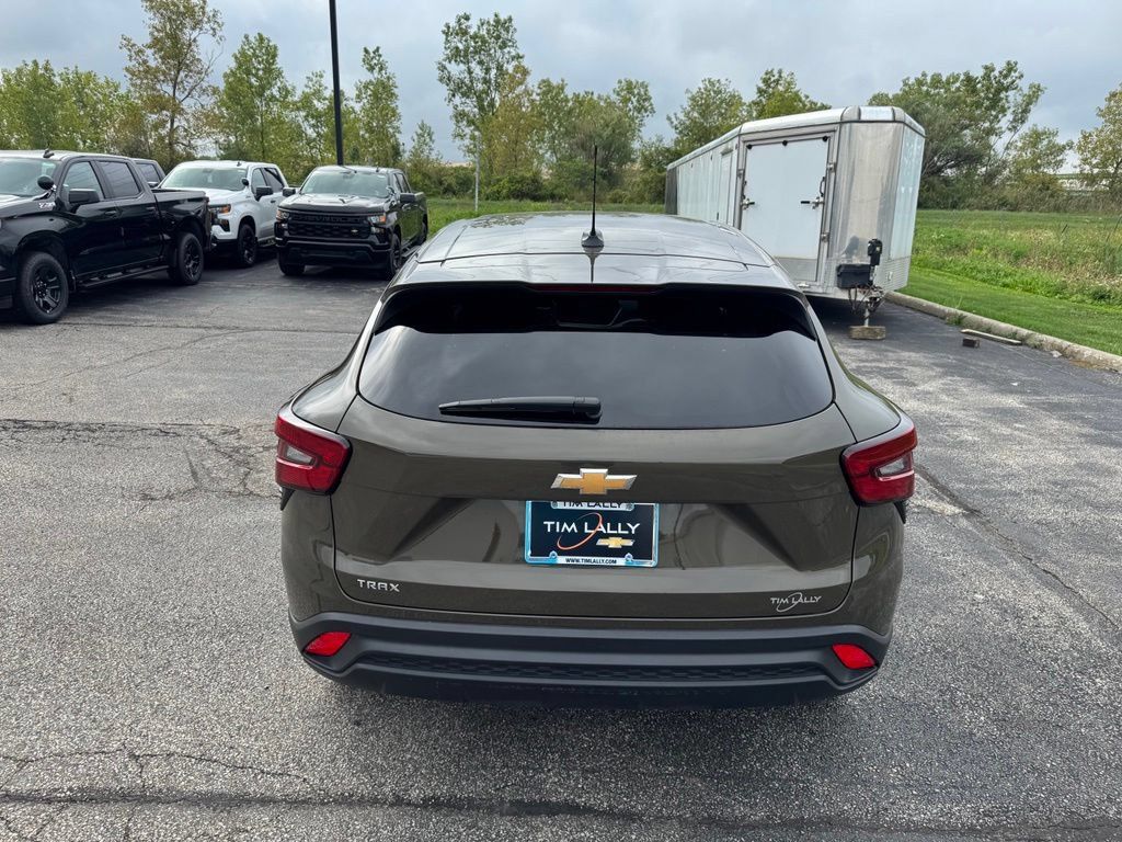 Certified 2024 Chevrolet Trax LS w/ Driver Confidence Package FWD image 6