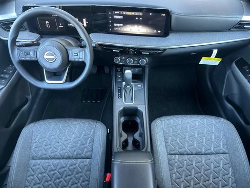 Used 2025 Nissan Kicks SV AWD/4WD image 13