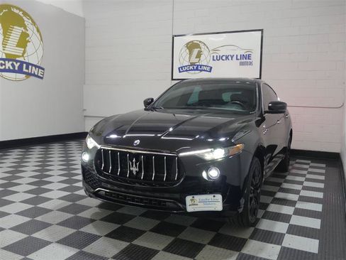 Used 2019 Maserati Levante AWD/4WD image 4