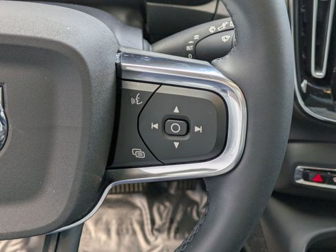 Used 2023 Volvo XC40 B5 Ultimate w/ Protection Package Premier image 18