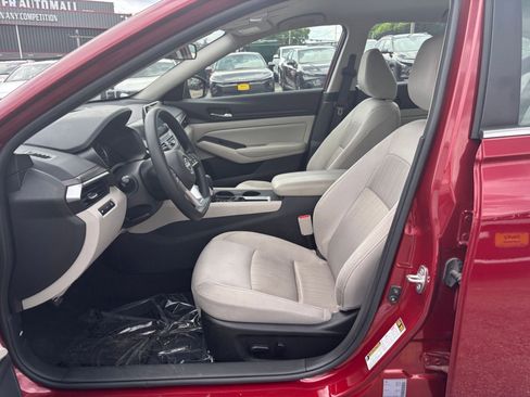 Used 2025 Nissan Altima 2.5 SV FWD image 25